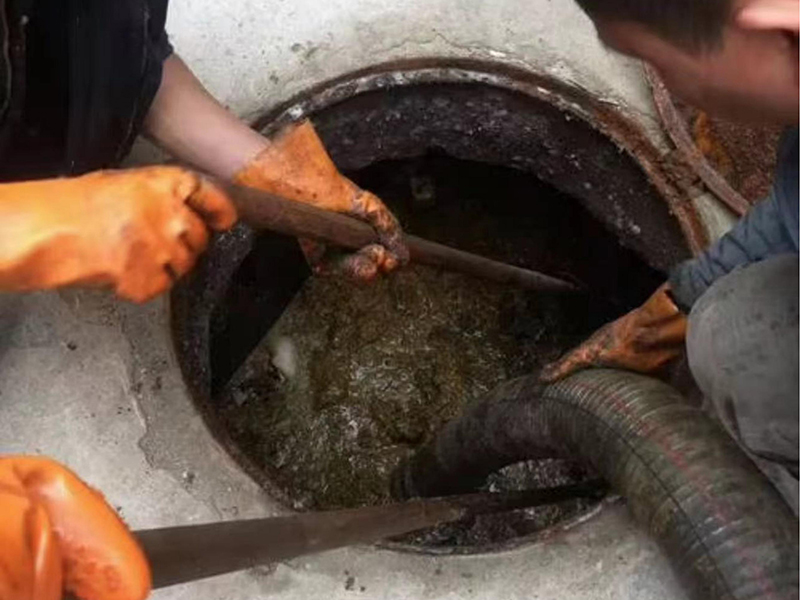 镇平清理化粪池时如何避免沼气的危害？